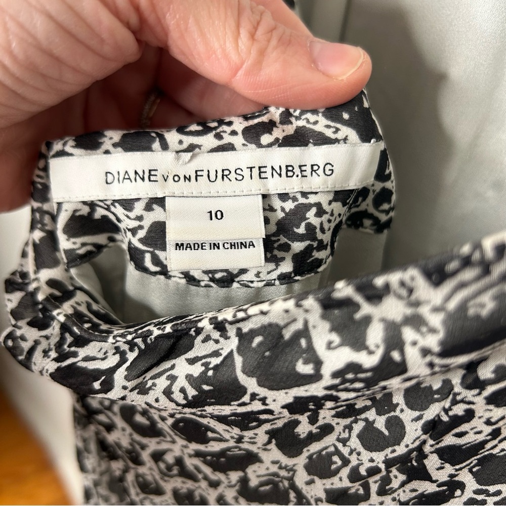 Diane Von Furstenberg Halter Silk Patterned Willemma Gown - Picture 11 of 12